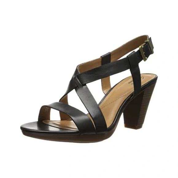 Clarks Jaelyn Fog Sandals in Black